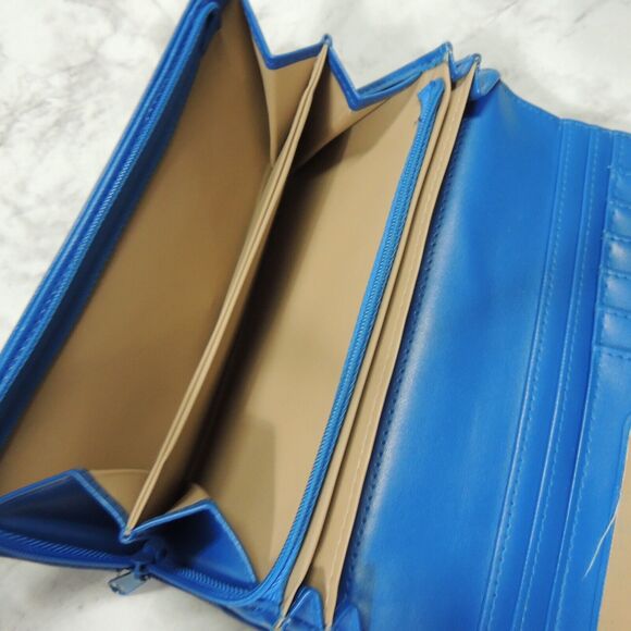 Buxton Women's Blue Leather Embossed Wallet - Picture 10 of 10